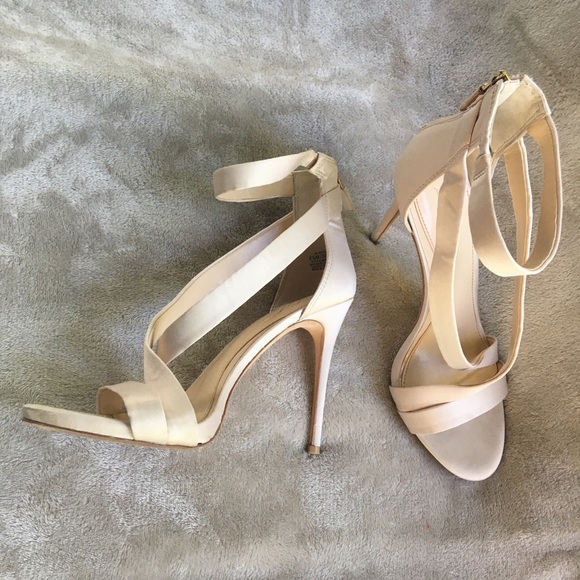 VINCE CAMUTO Imagine Devin ivory strappy stiletto heels 8.5 - Picture 2 of 12